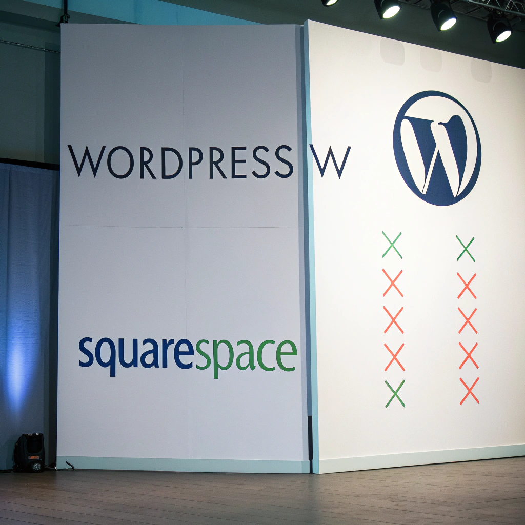 Split-screen graphic showing WPML logo on the left and Polylang logo on the right, with checkmarks highlighting key features.